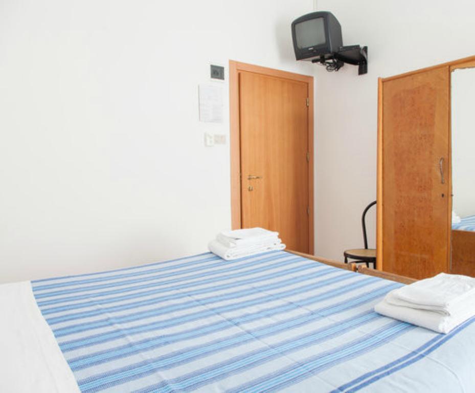 Hotel Ronconi Rimini Room photo