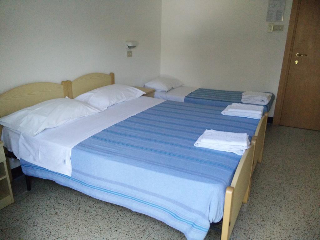 Hotel Ronconi Rimini Exterior photo