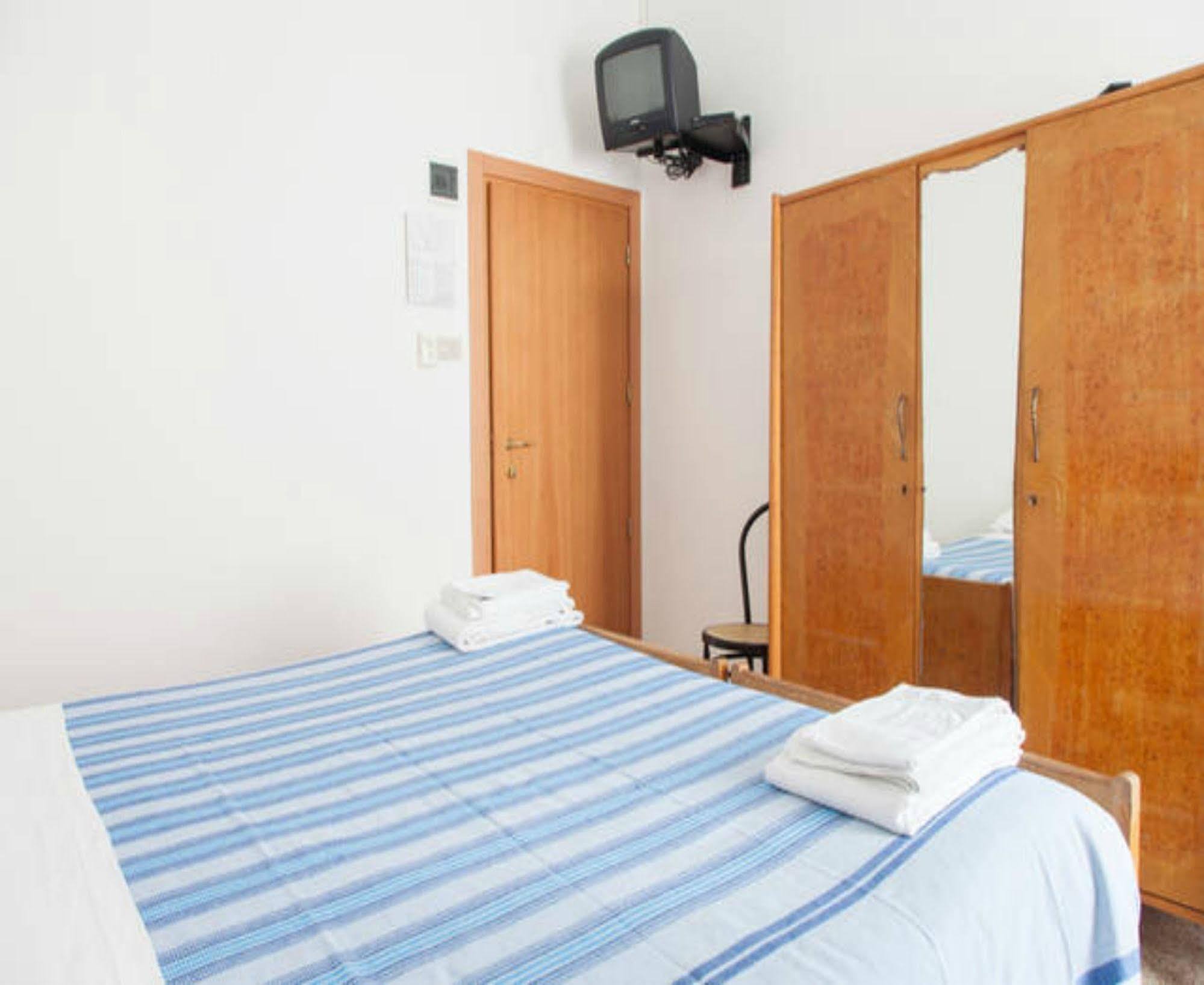 Hotel Ronconi Rimini Exterior photo