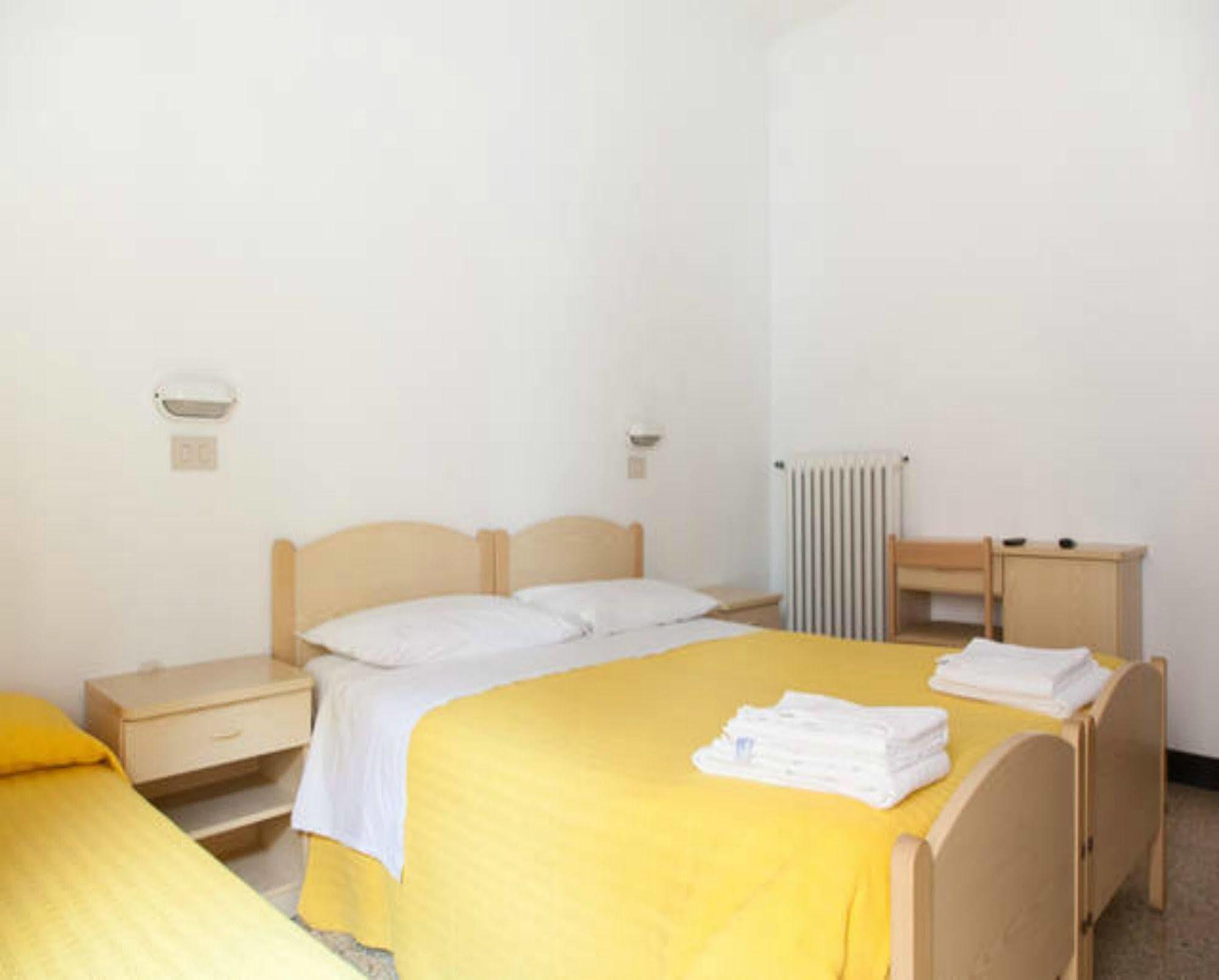 Hotel Ronconi Rimini Exterior photo